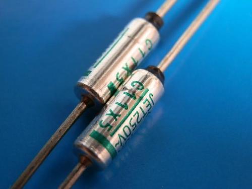 保險(xiǎn)絲的性能受什么影響？